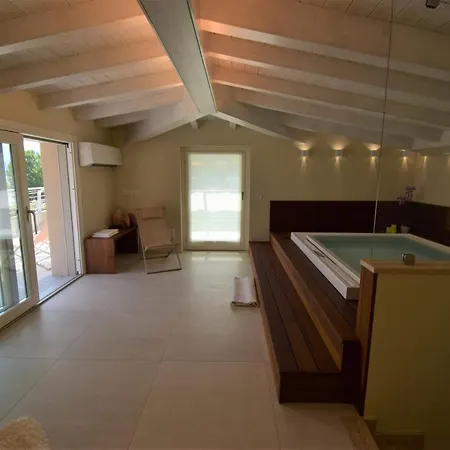 Villa Mimosa Bellagio Wild Flowers Oliveto Lario