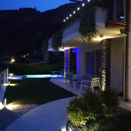 Villa Mimosa Bellagio Wild Flowers *