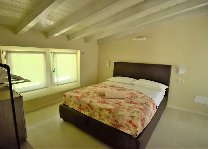 Mimosa Bellagio Wild Flowers * Oliveto Lario