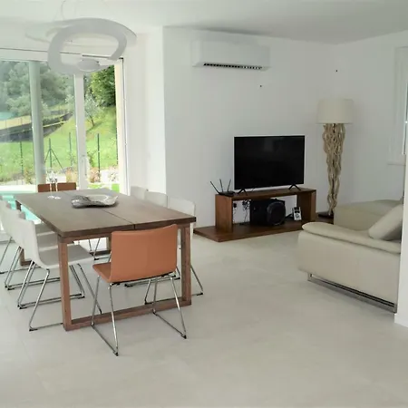 Mimosa Bellagio Wild Flowers Villa